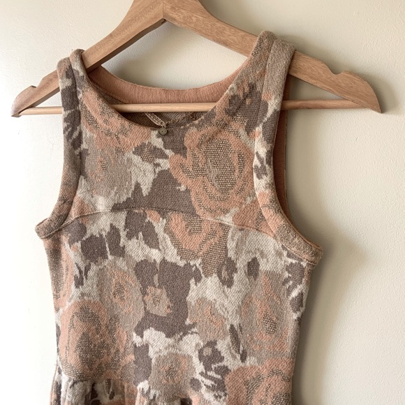 Knitted and Knotted,  neutral floral wool blend XS pencil dress - Picture 11 of 13